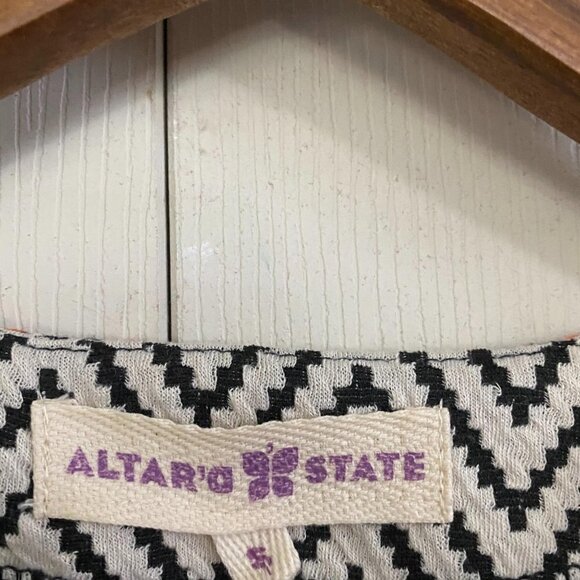 Altar'd State Women's Cream Chevron Embroidered Peasant Bohemian Blouse Small - Picture 3 of 10